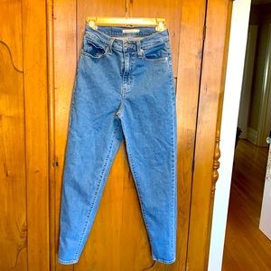 Levi’s blue jeans W26 L29 good used condition high waisted taper zipper fly